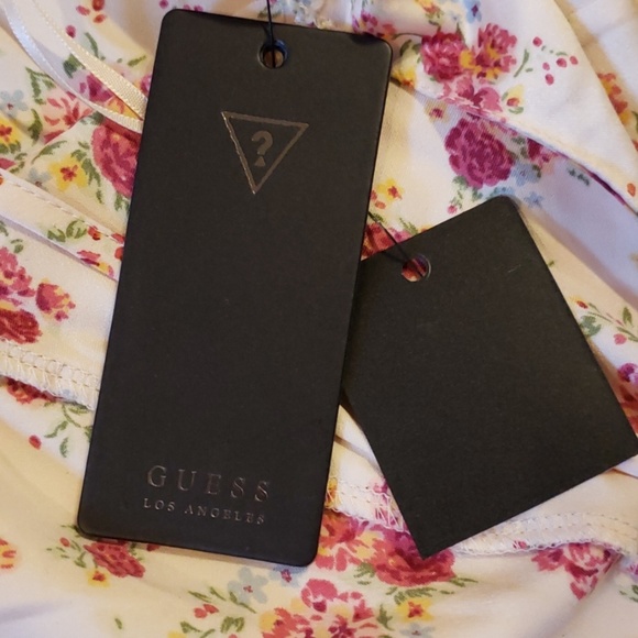 ๐๏ธHOST PICK!!! Guess Floral Rose & Lace Camii Top - Picture 6 of 8